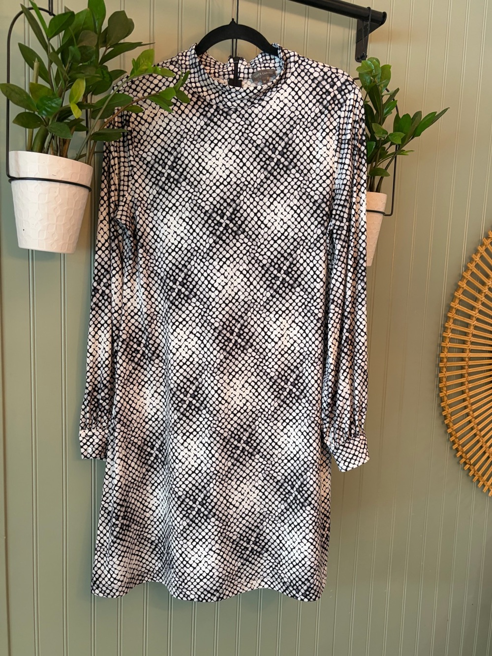 ✨ VINCE CAMUTO Black & White Dot Geometric High Neck Shift Dress - Size M